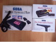 03090 - Master System Plus Pack, pistola + 2 juegos - MUY DETERIORADO